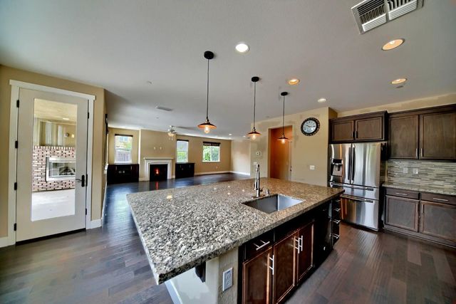 1329 Darrow Dr, Lathrop, CA 95330