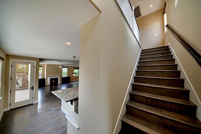 1329 Darrow Dr, Lathrop, CA 95330