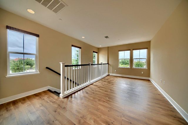 1329 Darrow Dr, Lathrop, CA 95330