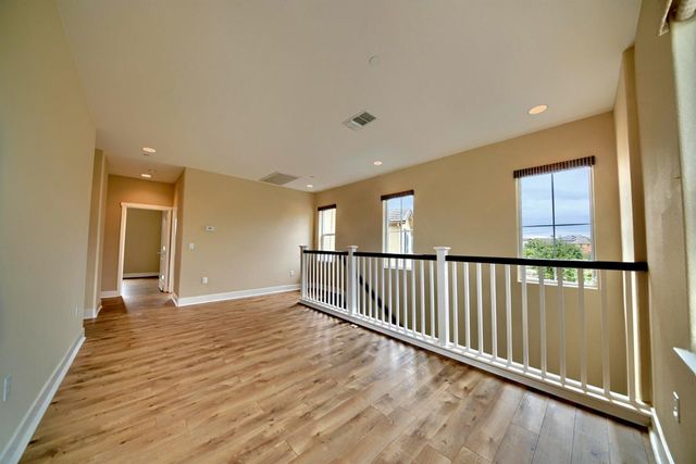 1329 Darrow Dr, Lathrop, CA 95330