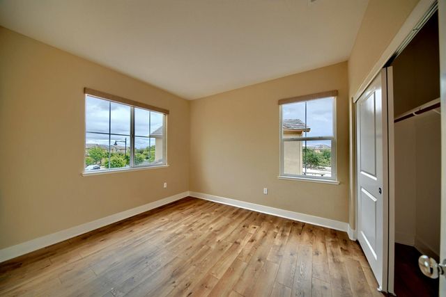 1329 Darrow Dr, Lathrop, CA 95330