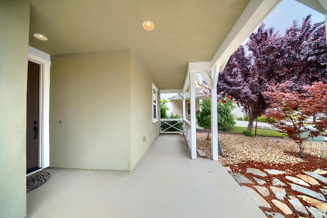 1329 Darrow Dr, Lathrop, CA 95330
