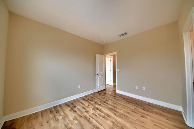 1329 Darrow Dr, Lathrop, CA 95330