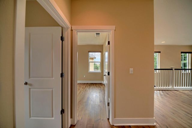 1329 Darrow Dr, Lathrop, CA 95330