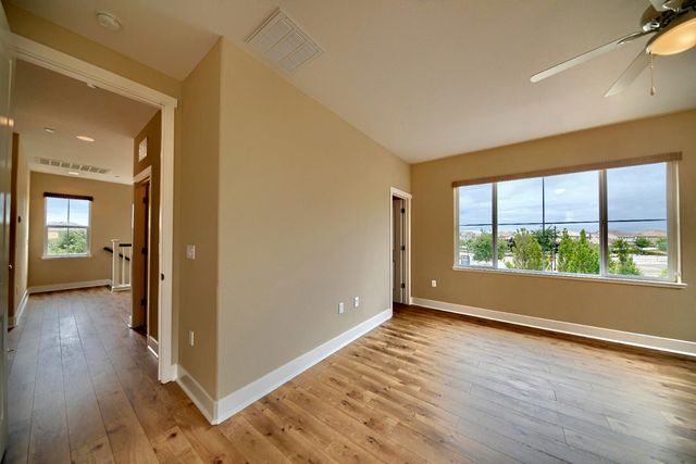 1329 Darrow Dr, Lathrop, CA 95330