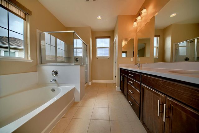 1329 Darrow Dr, Lathrop, CA 95330