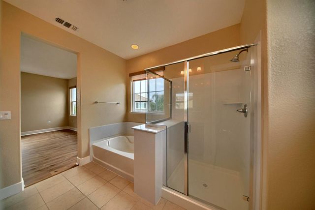1329 Darrow Dr, Lathrop, CA 95330