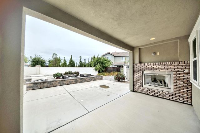 1329 Darrow Dr, Lathrop, CA 95330