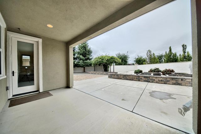 1329 Darrow Dr, Lathrop, CA 95330