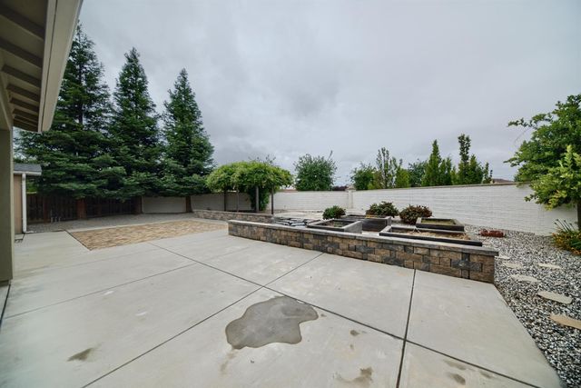 1329 Darrow Dr, Lathrop, CA 95330