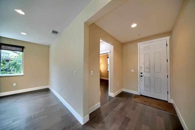 1329 Darrow Dr, Lathrop, CA 95330