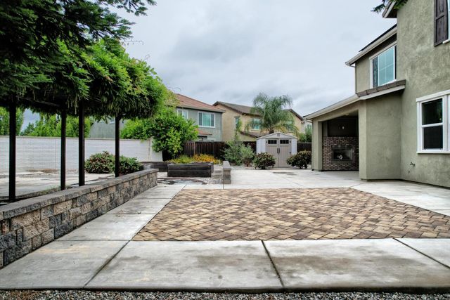 1329 Darrow Dr, Lathrop, CA 95330