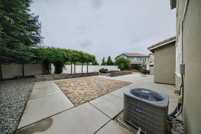 1329 Darrow Dr, Lathrop, CA 95330