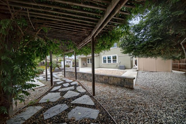1329 Darrow Dr, Lathrop, CA 95330