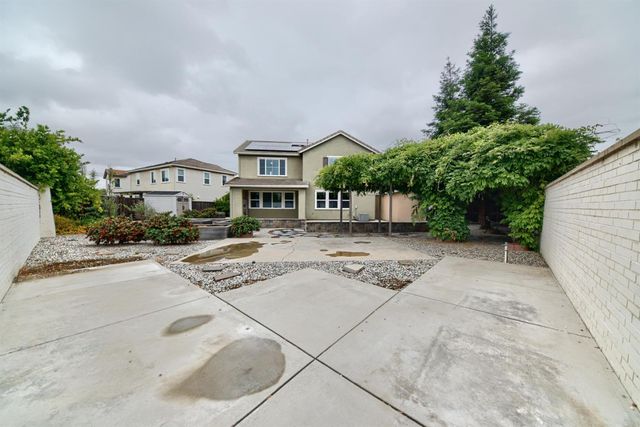 1329 Darrow Dr, Lathrop, CA 95330
