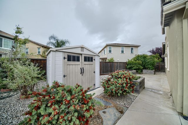 1329 Darrow Dr, Lathrop, CA 95330
