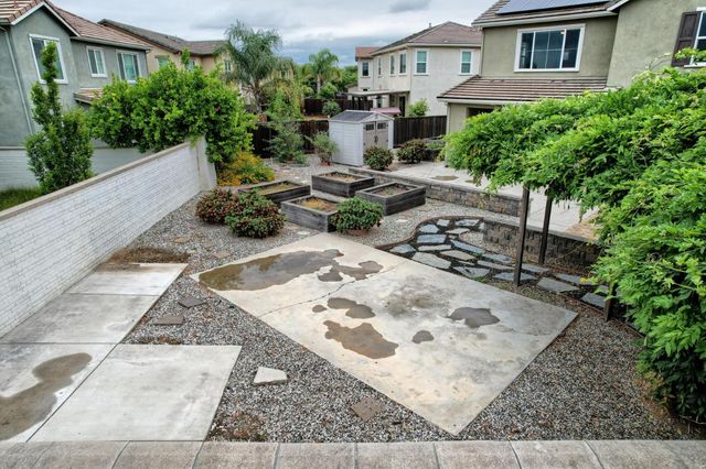 1329 Darrow Dr, Lathrop, CA 95330