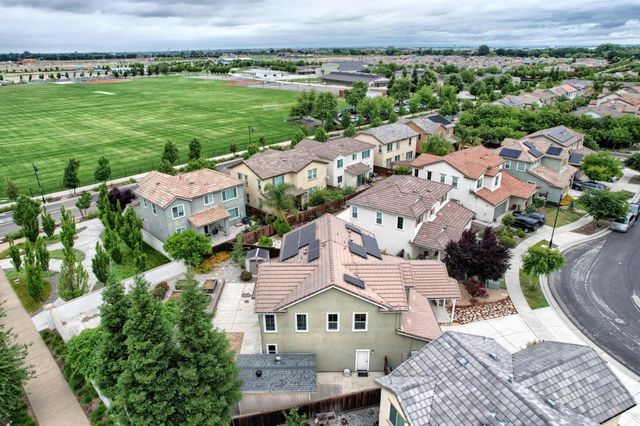 1329 Darrow Dr, Lathrop, CA 95330