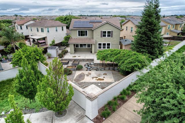 1329 Darrow Dr, Lathrop, CA 95330