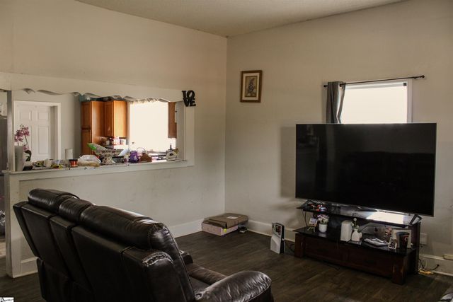 11 5th Street, Greer, SC 29651