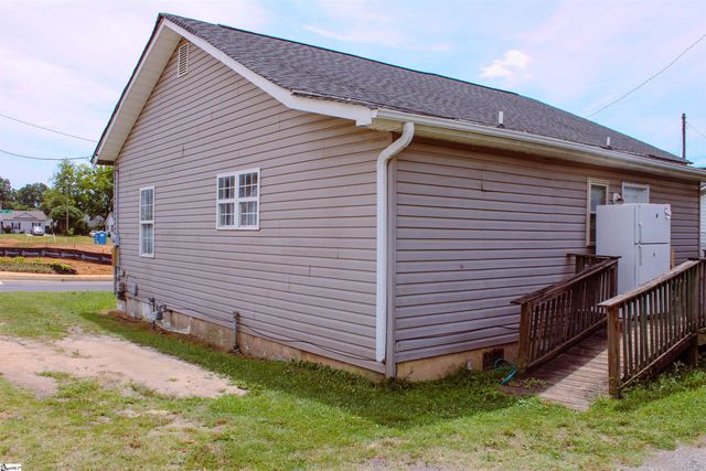 11 5th Street, Greer, SC 29651