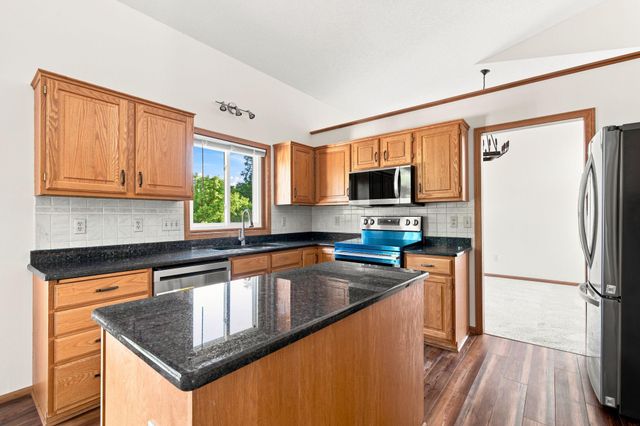 11205 72nd Avenue N, Maple Grove, MN 55369