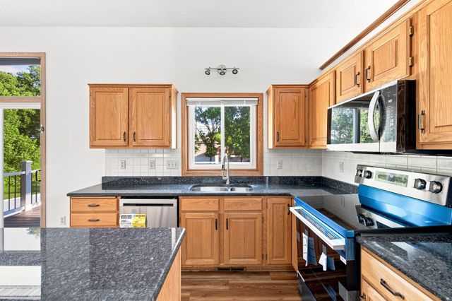 11205 72nd Avenue N, Maple Grove, MN 55369