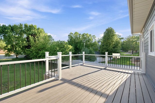 11205 72nd Avenue N, Maple Grove, MN 55369
