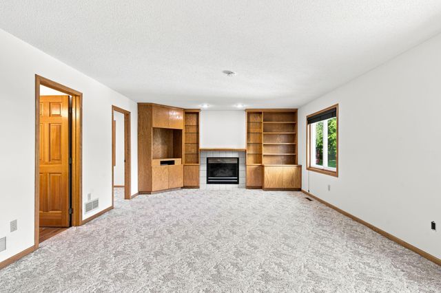 11205 72nd Avenue N, Maple Grove, MN 55369