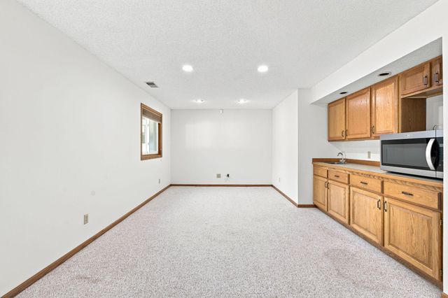 11205 72nd Avenue N, Maple Grove, MN 55369