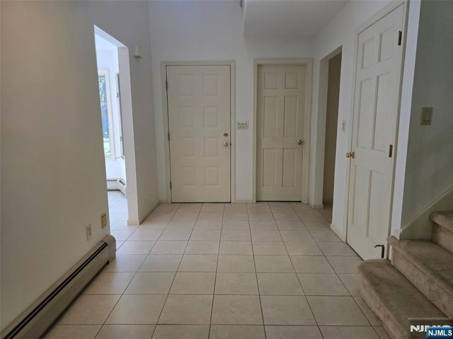 87 Lakeview Drive, Old Tappan, NJ 07675