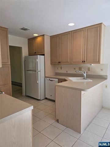 87 Lakeview Drive, Old Tappan, NJ 07675