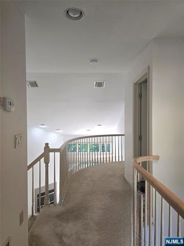 87 Lakeview Drive, Old Tappan, NJ 07675