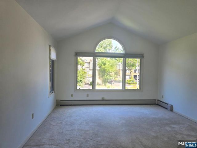 87 Lakeview Drive, Old Tappan, NJ 07675