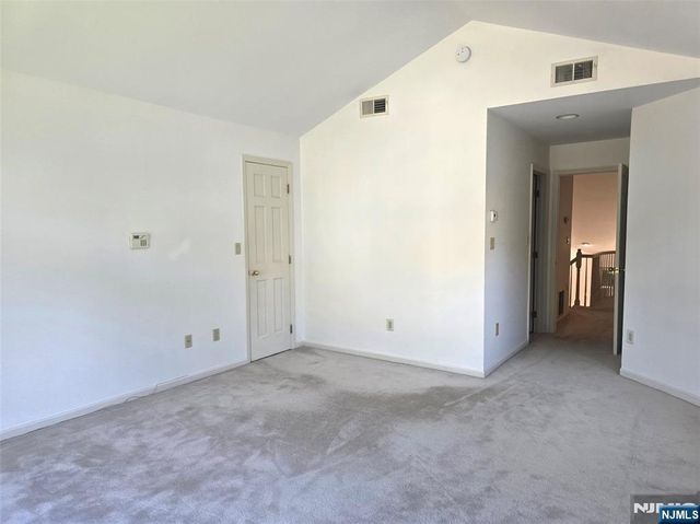 87 Lakeview Drive, Old Tappan, NJ 07675