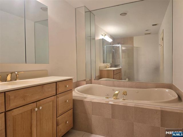 87 Lakeview Drive, Old Tappan, NJ 07675