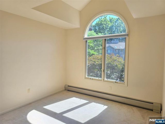 87 Lakeview Drive, Old Tappan, NJ 07675
