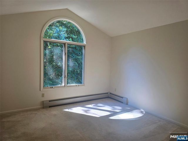 87 Lakeview Drive, Old Tappan, NJ 07675