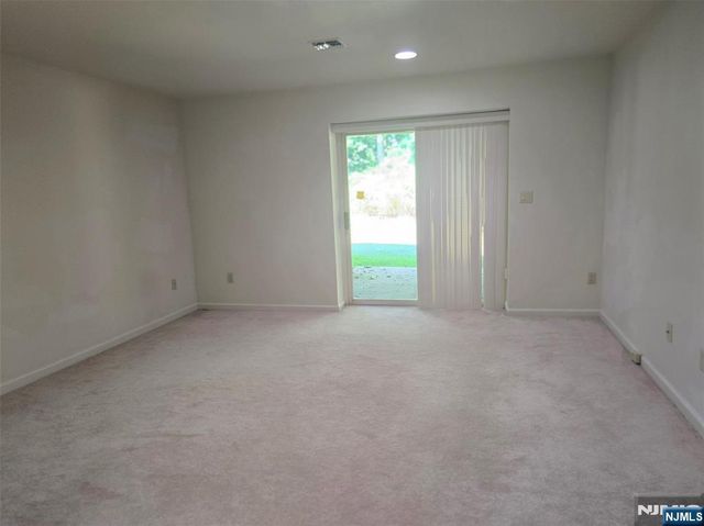 87 Lakeview Drive, Old Tappan, NJ 07675