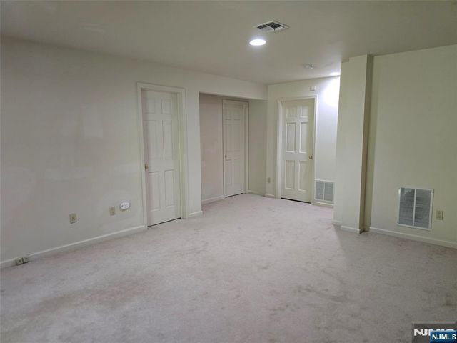 87 Lakeview Drive, Old Tappan, NJ 07675