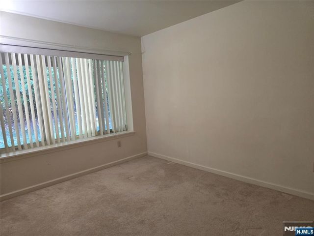 87 Lakeview Drive, Old Tappan, NJ 07675