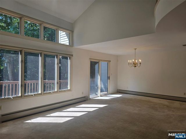 87 Lakeview Drive, Old Tappan, NJ 07675