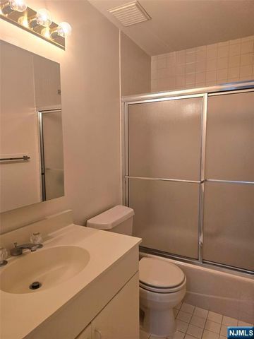 87 Lakeview Drive, Old Tappan, NJ 07675