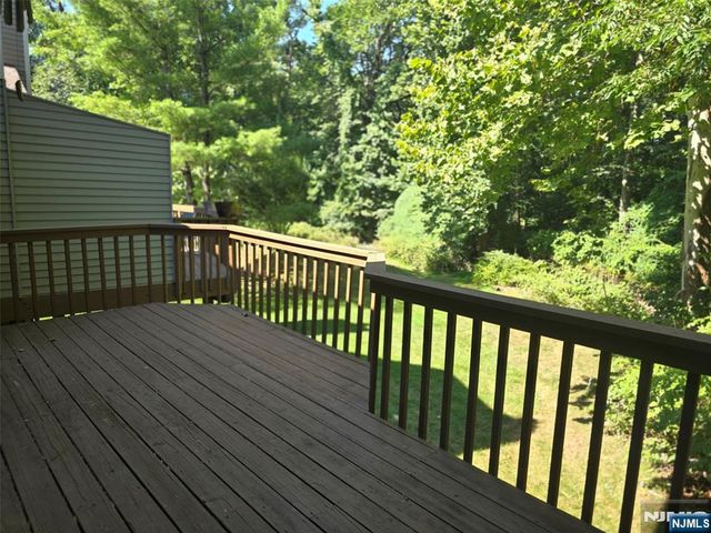 87 Lakeview Drive, Old Tappan, NJ 07675