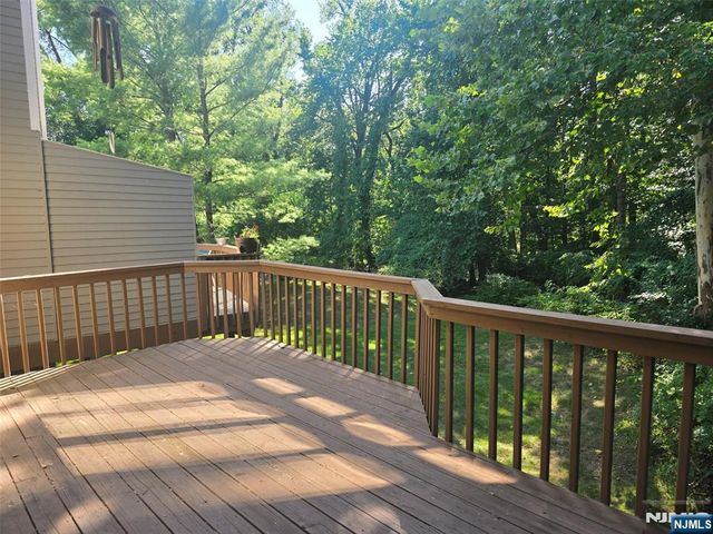 87 Lakeview Drive, Old Tappan, NJ 07675