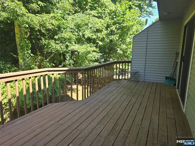 87 Lakeview Drive, Old Tappan, NJ 07675