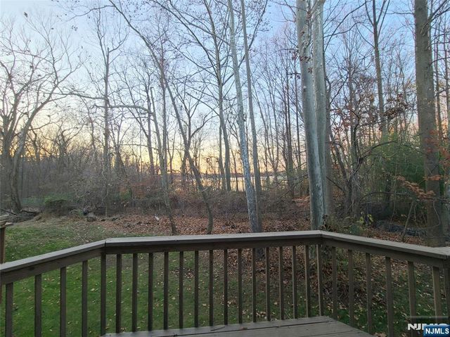 87 Lakeview Drive, Old Tappan, NJ 07675