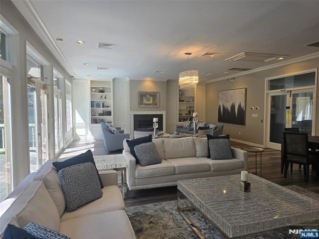 87 Lakeview Drive, Old Tappan, NJ 07675