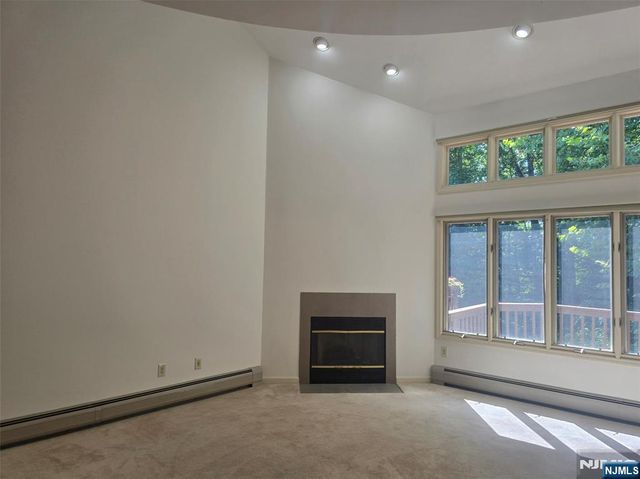 87 Lakeview Drive, Old Tappan, NJ 07675