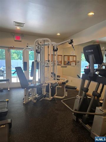 87 Lakeview Drive, Old Tappan, NJ 07675